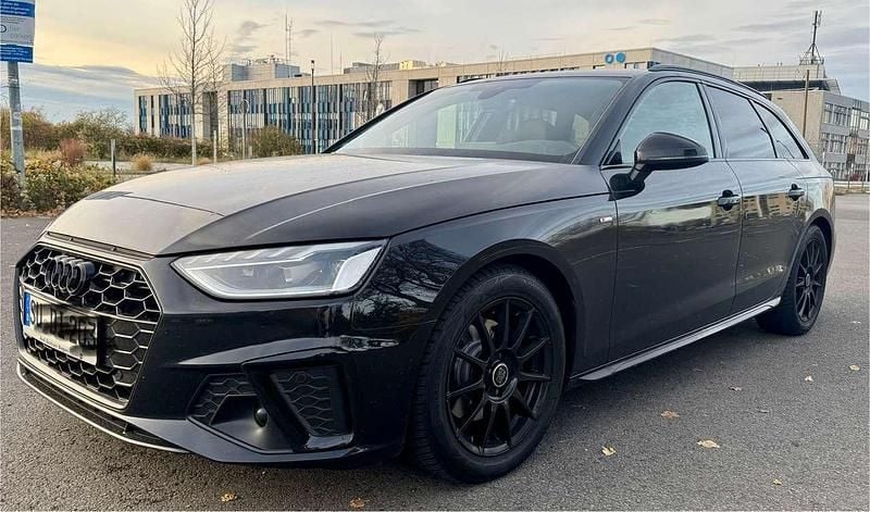 Second-hand Audi A4 S-Line 163 CP (119 kW) 2022 Negru Break