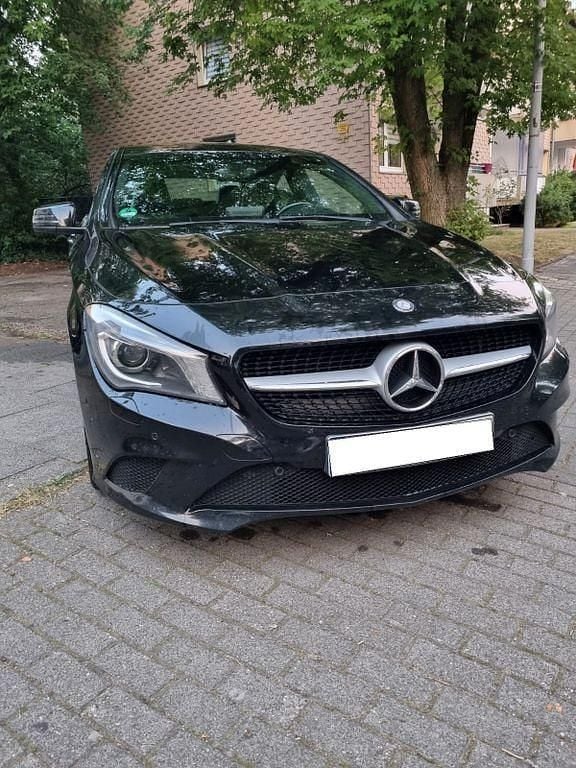 Schwarz Gebraucht 2015 Mercedes CLA220 Limousine | 12.700 € (Guter Preis) - Bild 1/4