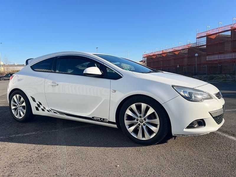 Gebraucht Opel Astra GTC Edition 170 PS (125 kW) 2014 Weiß Limousine