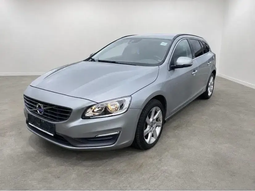 Gebraucht Volvo V60 Momentum 114 PS (83 kW) 2014 Silber Kombi