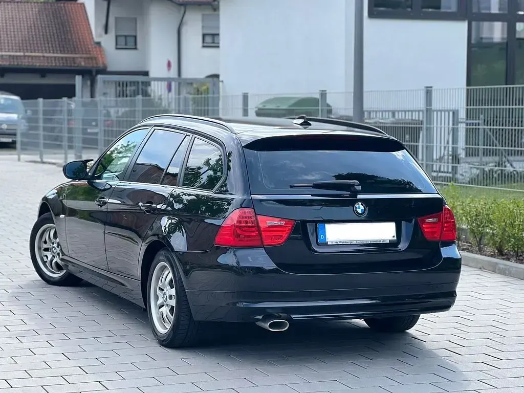 Gebraucht BMW 320 184 PS (135 kW) 2011 Silber Kombi