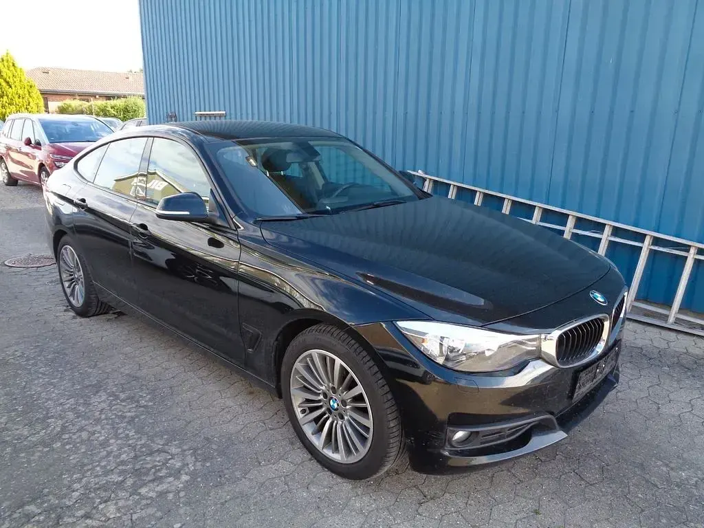 Gebraucht BMW 320 Sport Line 190 PS (139 kW) 2016 Schwarz Limousine