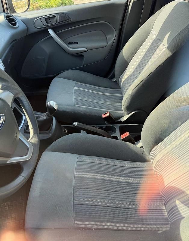 Gebraucht Ford Fiesta 75 PS (55 kW) 2009 Grau Kleinwagen