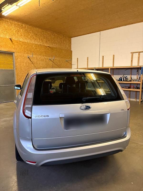 Gebraucht Ford Focus 110 PS (80 kW) 2008 Silber Kombi