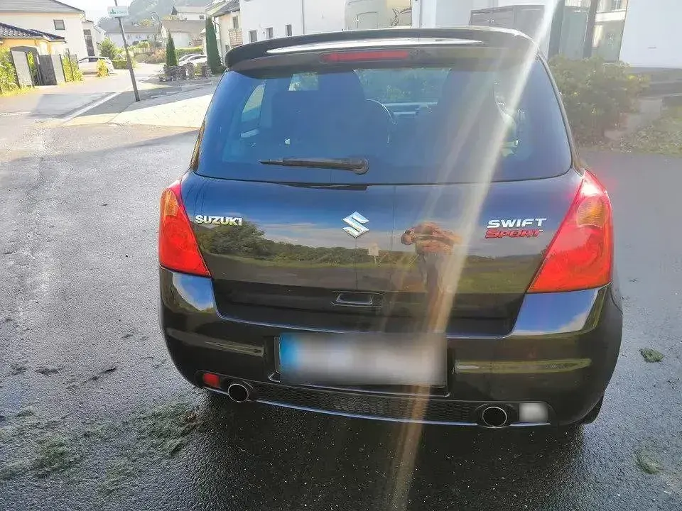 Gebraucht Suzuki Swift 125 PS (91 kW) 2011 Schwarz Kleinwagen