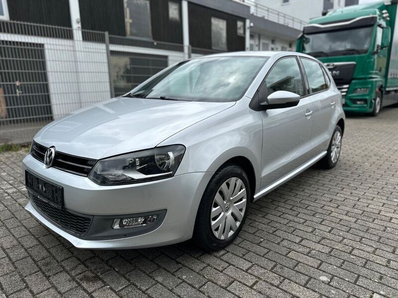 Silber Gebraucht 2011 VW Polo Comfortline Limousine | 6.450 € (Fairer Preis) - Bild 1/4