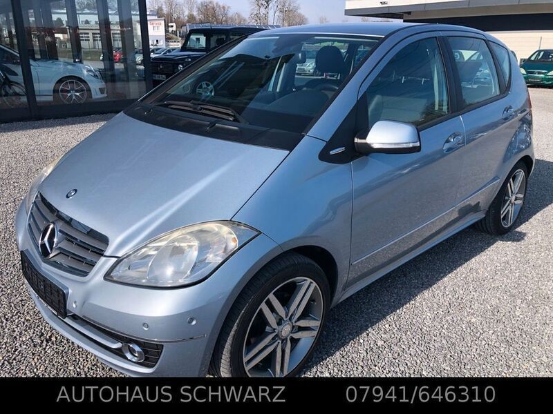 Blau Gebraucht 2009 Mercedes A200 Elegance Limousine | 12.450 € - Bild 1/4