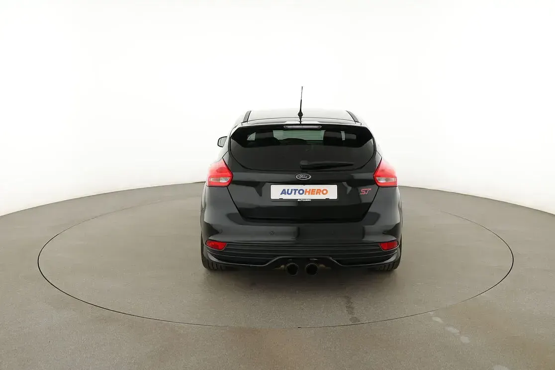 Używany Ford Focus ST 250 KM (183 kW) 2016 Czarny Sedan/Limuzyna