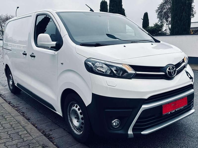 Gebraucht Toyota Proace 116 PS (85 kW) 2017 Weiß Van / Kleinbus