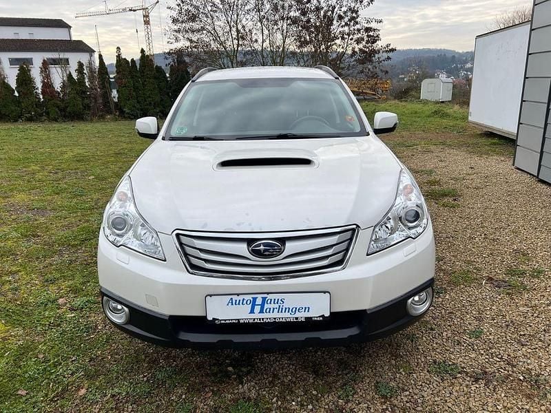 Weiß Gebraucht 2013 Subaru Legacy Kombi | 3.990 € (Guter Preis) - Bild 1/4