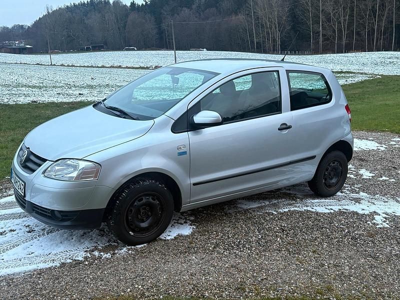 Silber Gebraucht 2007 VW Fox Kleinwagen | 2.700 € (Etwas zu teuer) - Bild 1/4