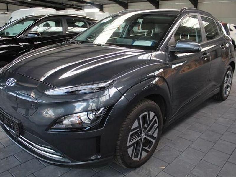 Grau Gebraucht 2022 Hyundai Kona Select SUV | 19.490 € (Etwas zu teuer) - Bild 1/4
