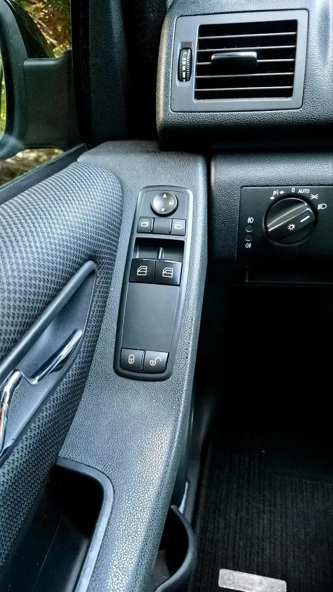 Gebraucht Mercedes A180 109 PS (80 kW) 2010 Schwarz Kleinwagen
