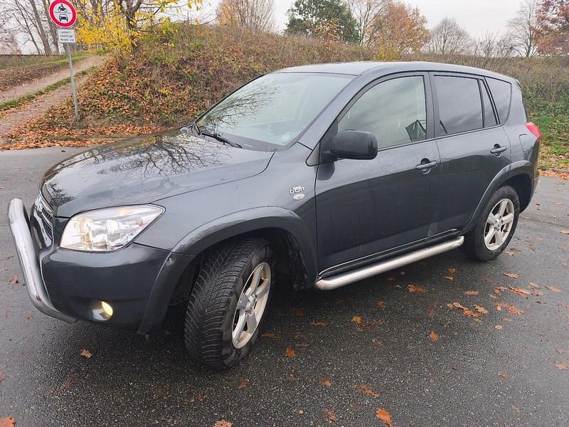 Grau Gebraucht 2007 Toyota RAV4 SUV | 4.500 € (Fairer Preis) - Bild 1/4