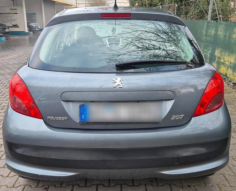 Gebraucht Peugeot 207 63 PS (46 kW) 2008 Grau Kleinwagen