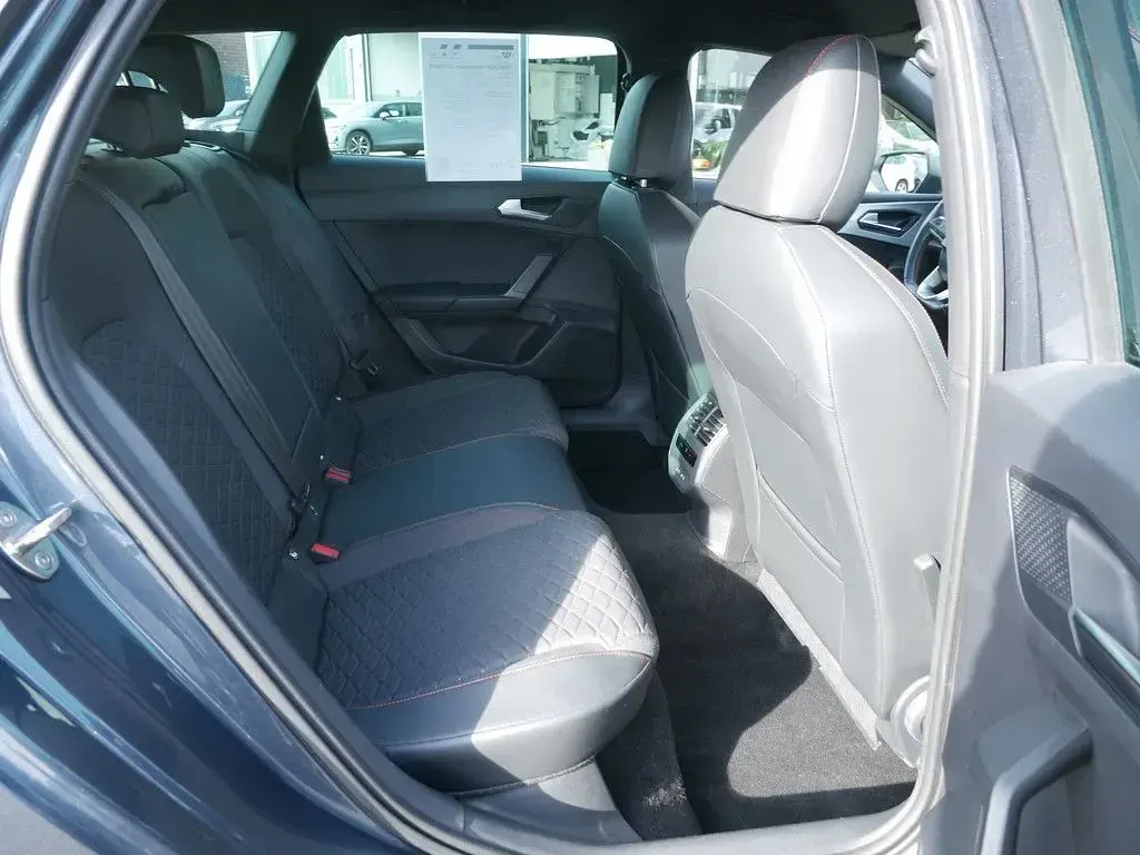 Gebraucht Seat Leon FR 190 PS (139 kW) 2023 Grau Limousine