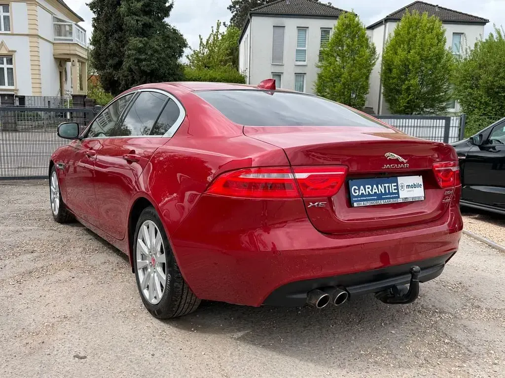 Gebraucht Jaguar XE 179 PS (131 kW) 2017 Rot Limousine