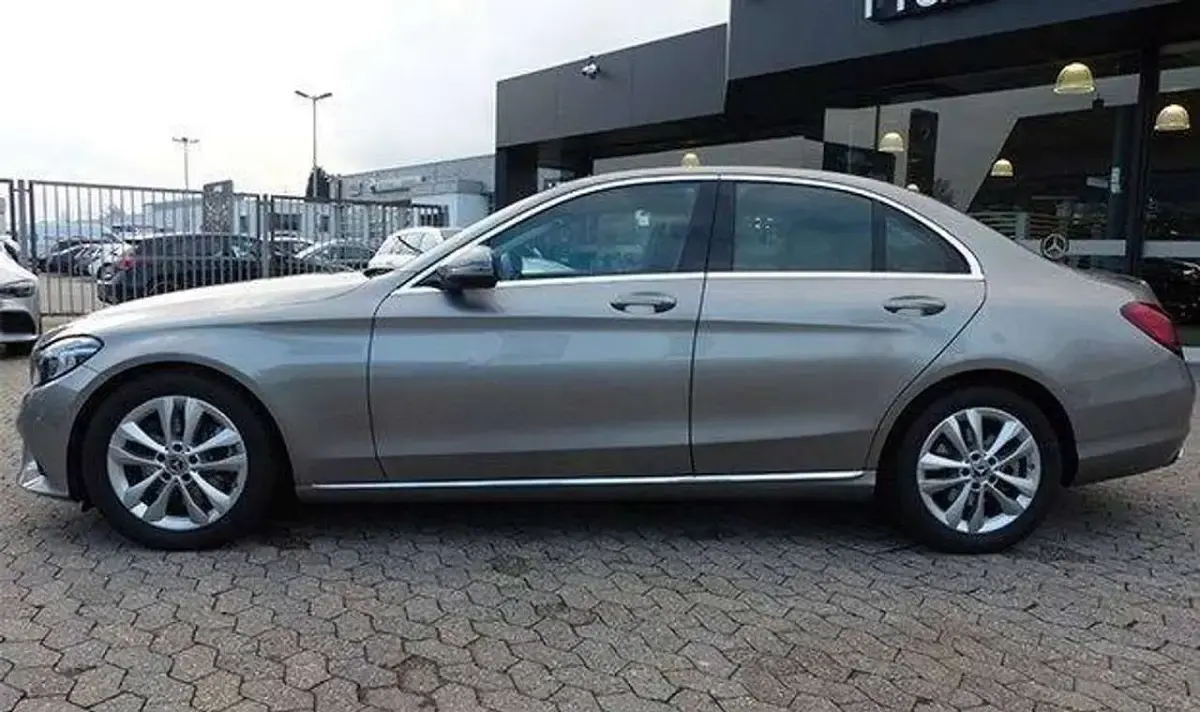 Gebraucht Mercedes C300 Avantgarde 258 PS (189 kW) 2020 Silber Limousine