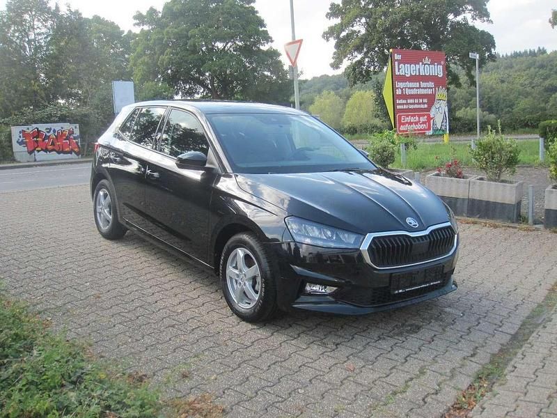 Schwarz Gebraucht 2021 Skoda Fabia Ambition Kleinwagen | 17.990 € (Teuer) - Bild 1/4