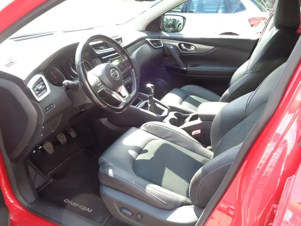 Gebraucht Nissan Qashqai Tekna 159 PS (116 kW) 2019 Rot SUV
