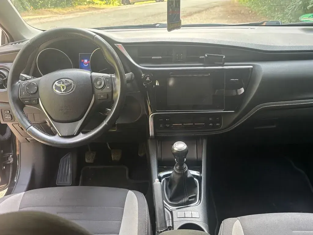 Gebraucht Toyota Auris Comfort 111 PS (81 kW) 2016 Schwarz Limousine