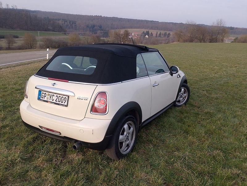 Gebraucht Mini Cooper Cabriolet 122 PS (89 kW) 2011 Weiß Cabrio