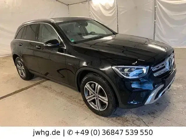 Gebraucht Mercedes GLC300e 320 PS (235 kW) 2020 Schwarz/baltic black SUV
