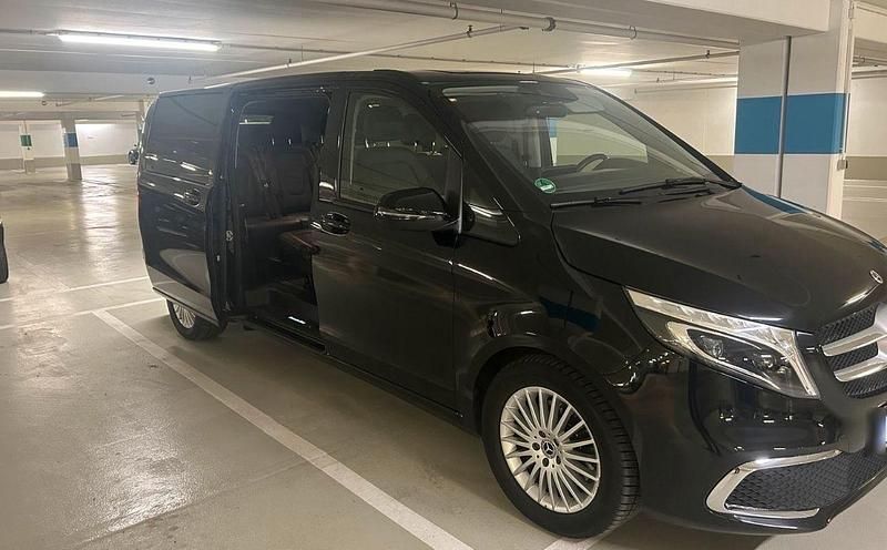Gebraucht Mercedes V300 237 PS (174 kW) 2022 Schwarz Van / Kleinbus