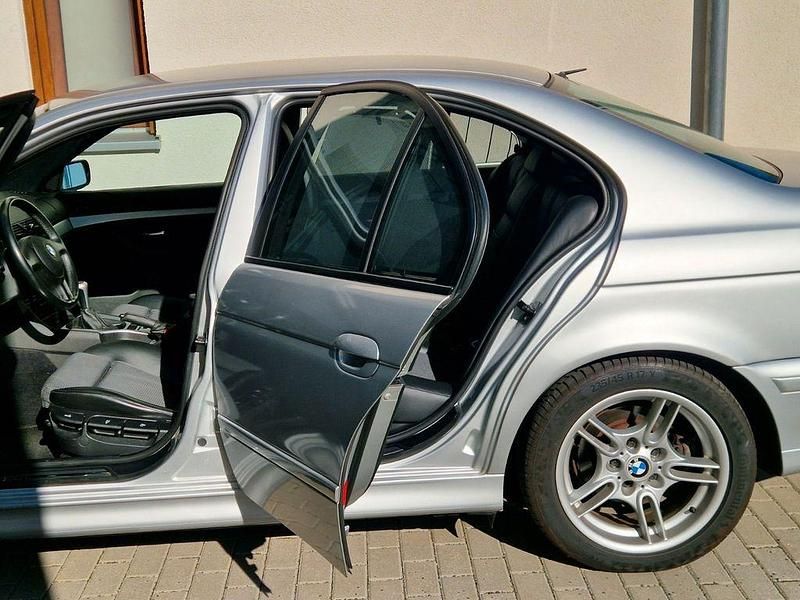 Silber Gebraucht 2003 BMW 520 Sport Line Limousine | 9.000 € - Bild 1/4