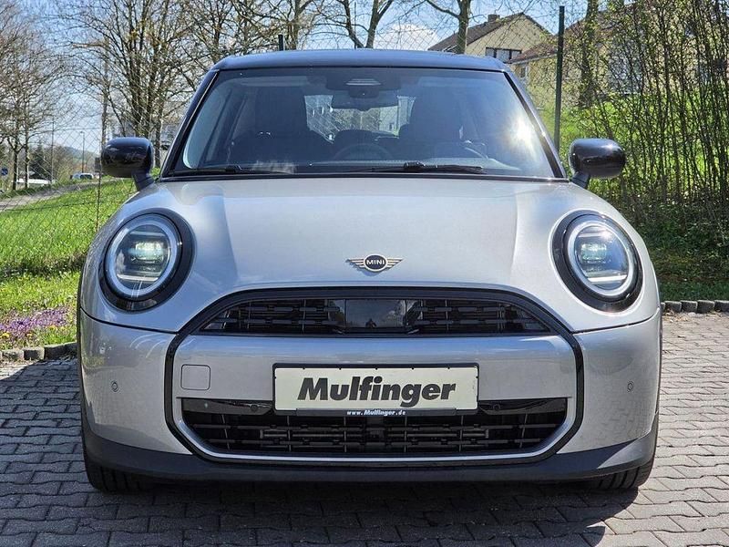 Używany Mini Cooper Classic 156 KM (114 kW) 2024 Srebrny Hatchback