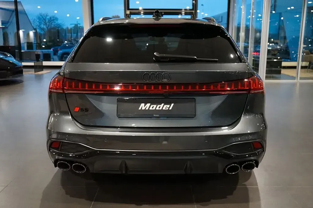 Gebraucht Audi S5 Sport 367 PS (269 kW) 2025 Grau Kombi