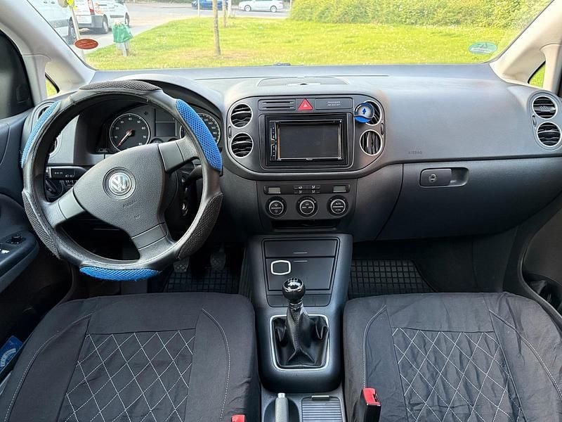 Blau Gebraucht 2005 VW Golf V Limousine | 2.250 € - Bild 1/4