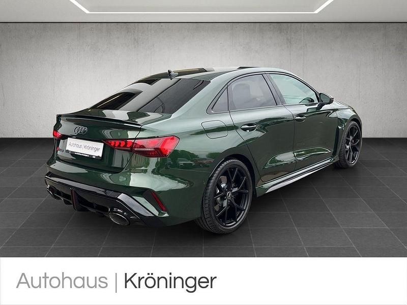 Neu Audi RS3 Sport 400 PS (294 kW) 2025 Grün Limousine