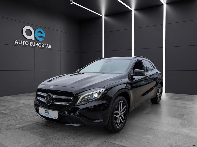 Nachtschwarz Gebraucht 2015 Mercedes GLA250 AMG line SUV | 23.950 € (Fairer Preis) - Bild 1/4