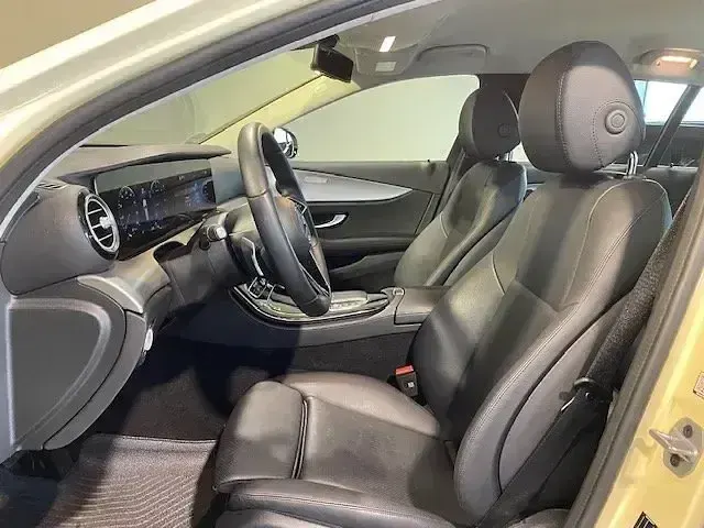 Używany Mercedes E220 200 KM (147 kW) 2023 Beżowy Kombi