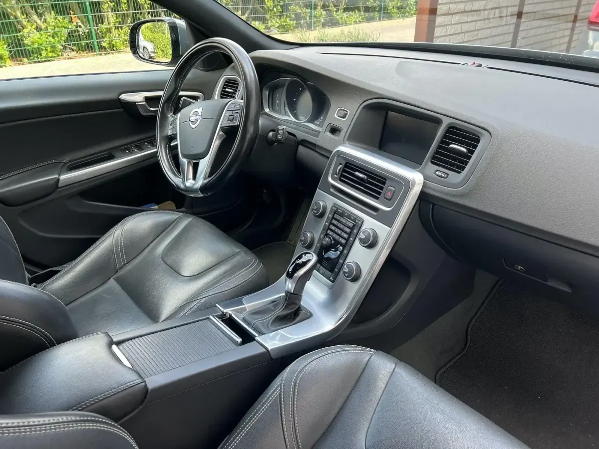 Gebraucht Volvo V60 Linje Svart 190 PS (139 kW) 2017 Grau Kombi