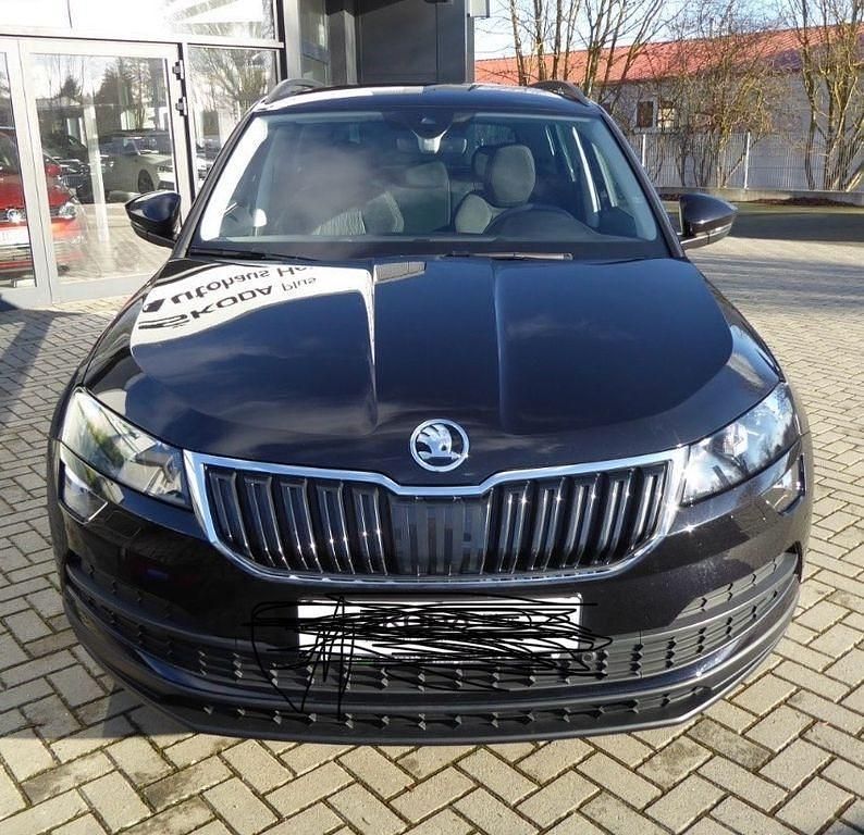 Schwarz Gebraucht 2018 Skoda Karoq Style SUV | 15.900 € (Guter Preis) - Bild 1/4