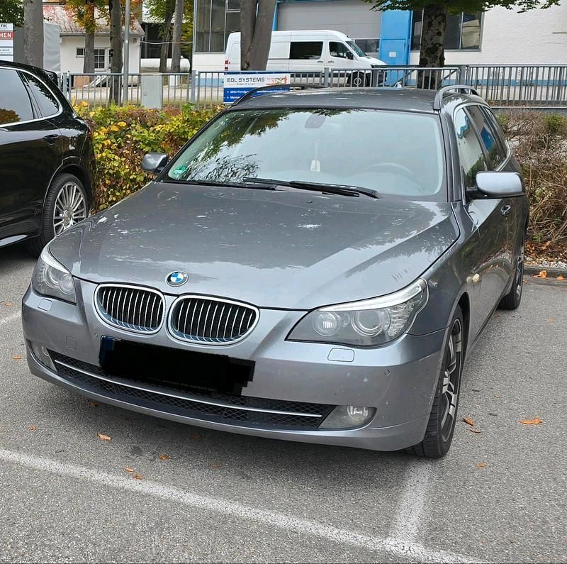 Gebraucht BMW 525 197 PS (144 kW) 2010 Grau Kombi