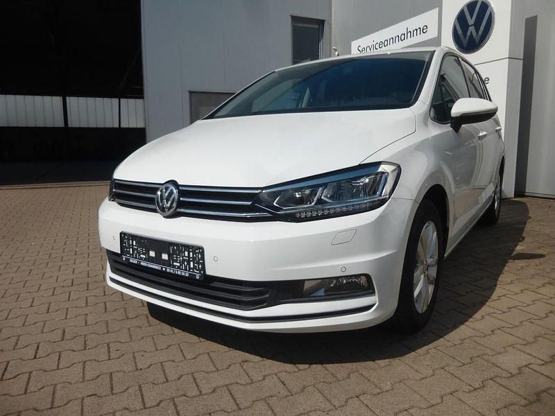 Weiß Gebraucht 2016 VW Touran Comfortline Van / Kleinbus | 14.500 € (Fairer Preis) - Bild 1/4