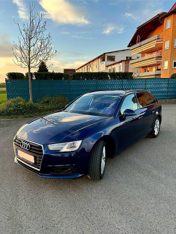 Blau Gebraucht 2019 Audi A4 Kombi | 12.900 € (Fairer Preis) - Bild 1/4