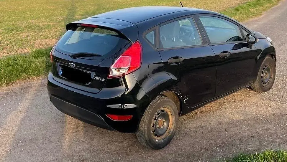 Gebraucht Ford Fiesta Ambiente 60 PS (44 kW) 2015 Schwarz Kleinwagen