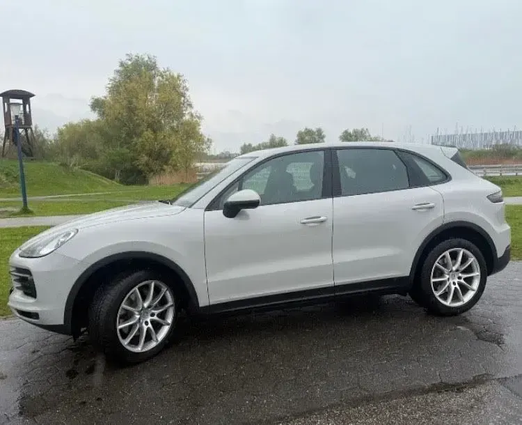 Gebraucht Porsche Cayenne 340 PS (250 kW) 2022 Grau SUV