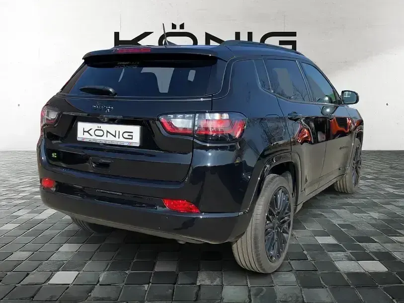 Second-hand Jeep Compass Altitude 131 CP (96 kW) 2023 Negru SUV