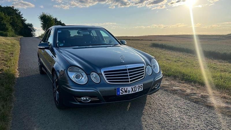 Gebraucht Mercedes E230 Avantgarde 204 PS (150 kW) 2008 Grau Limousine