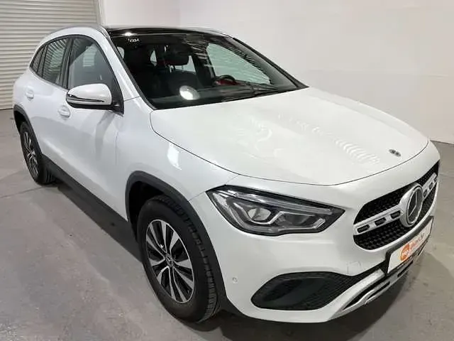 Gebraucht Mercedes GLA200 150 PS (110 kW) 2022 Silber SUV