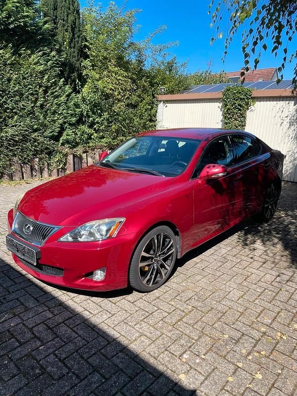 Rot Gebraucht 2010 Lexus IS250 Limousine | 8.500 € - Bild 1/4