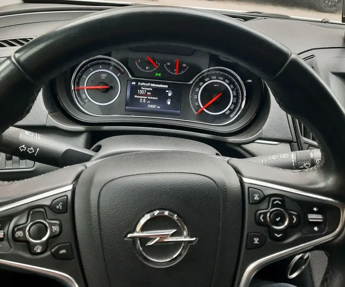 Gebraucht Opel Insignia 120 PS (88 kW) 2013 Weiß Kombi