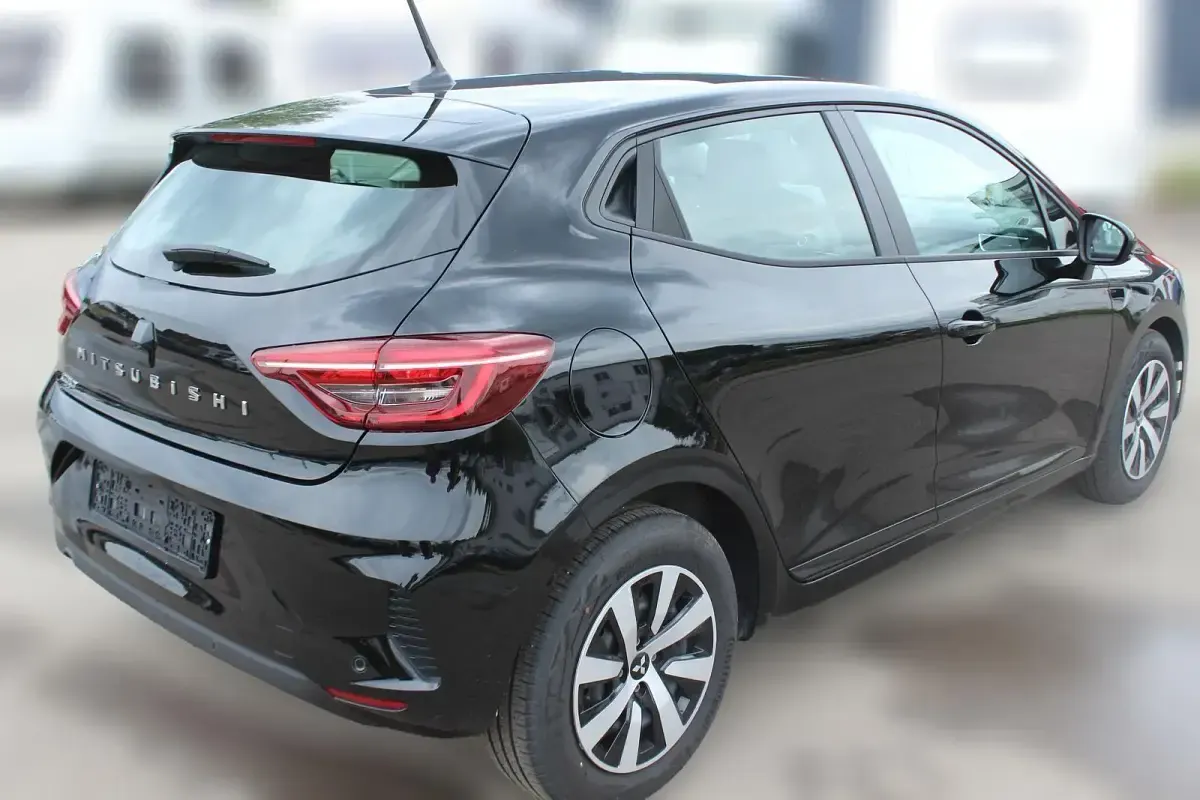 Gebraucht Mitsubishi Colt Invite 90 PS (66 kW) 2025 Schwarz Kleinwagen