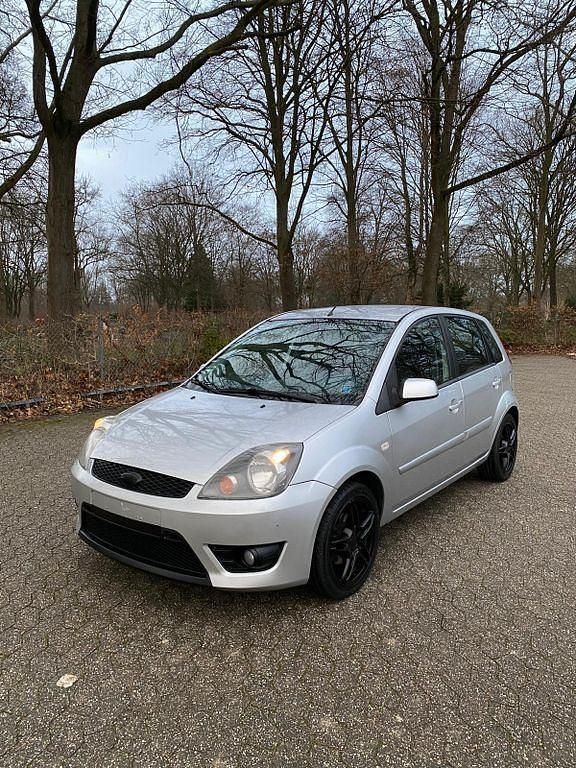 Silber Gebraucht 2008 Ford Fiesta Kleinwagen | 2.950 € (Fairer Preis) - Bild 1/4