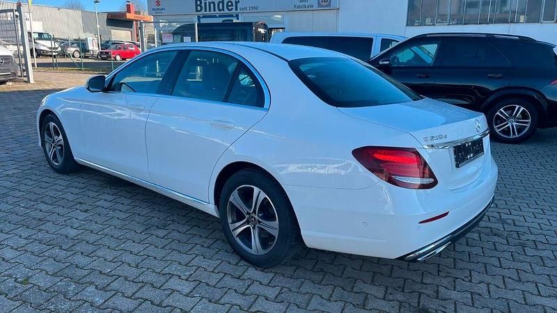 Gebraucht Mercedes E200 Avantgarde 150 PS (110 kW) 2018 Weiß Limousine